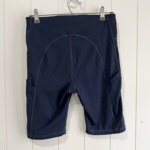 Athleta Ultimate Stash Pocket 9 inch shorts athletic size M Navy Blue